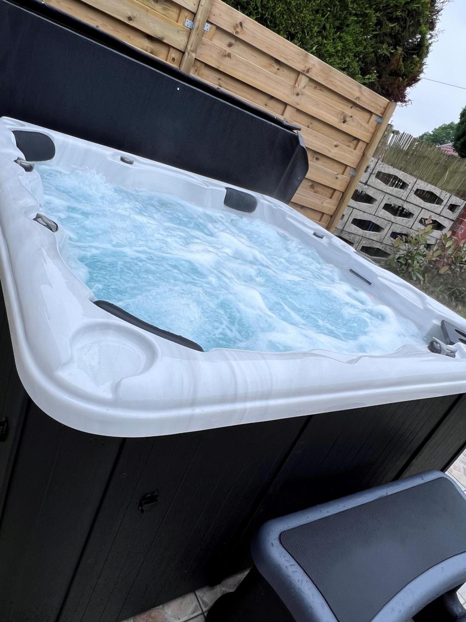 Gite Rubis - Jacuzzi - Pairi Daiza - 6 Pers Брюжлет Экстерьер фото